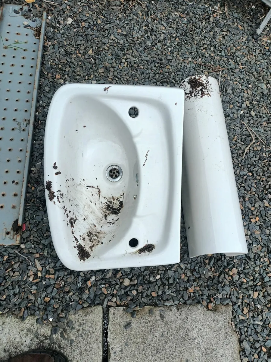 FREE Bathroom sink - Image 1