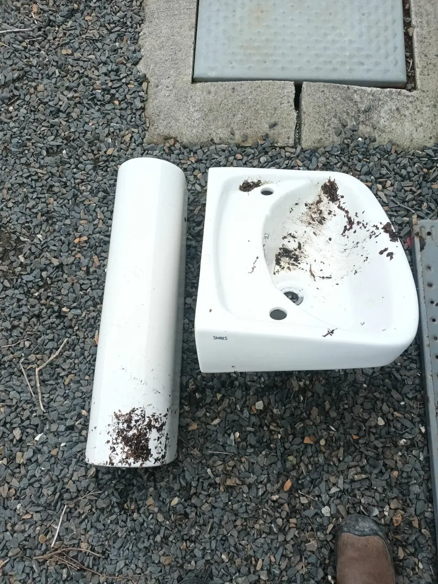 FREE Bathroom sink - Image 2