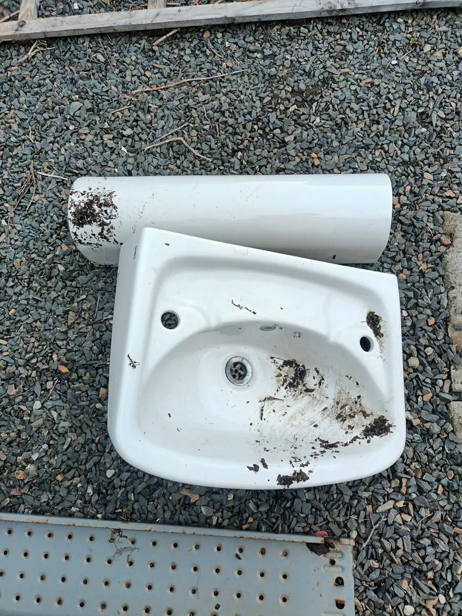 FREE Bathroom sink - Image 3