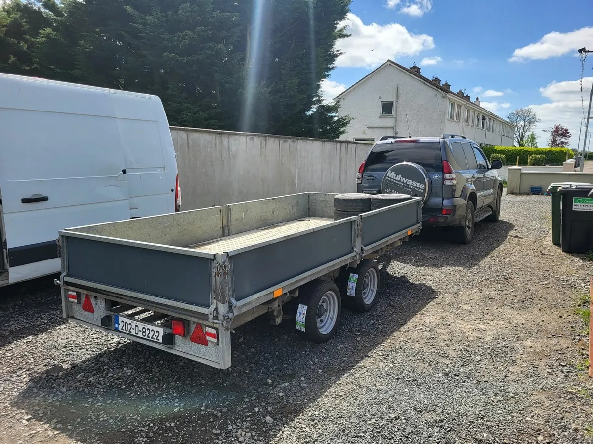 Trailer - Image 1