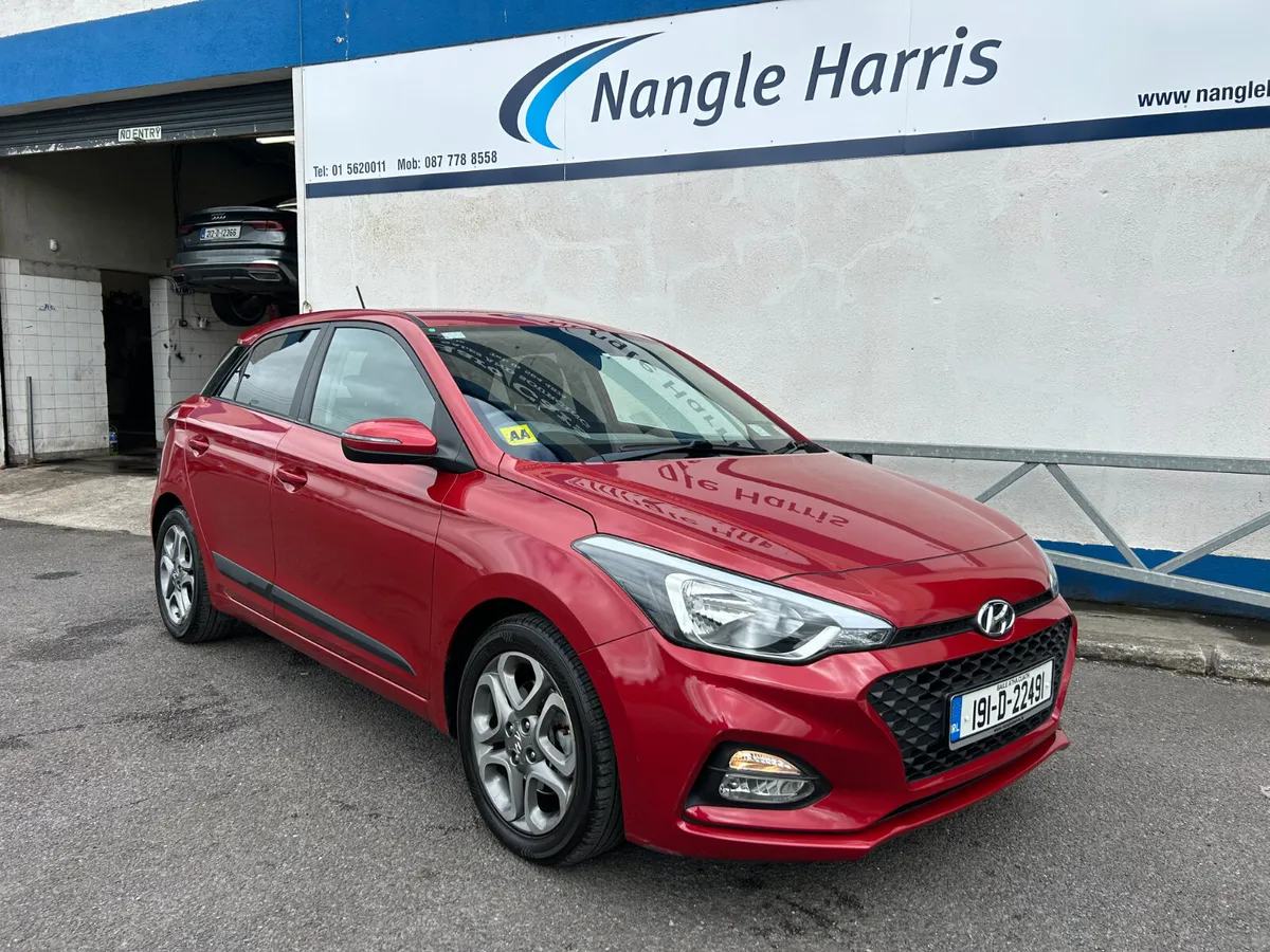 Hyundai i20. AUTOMATIC . NCT 02/27 - Image 4