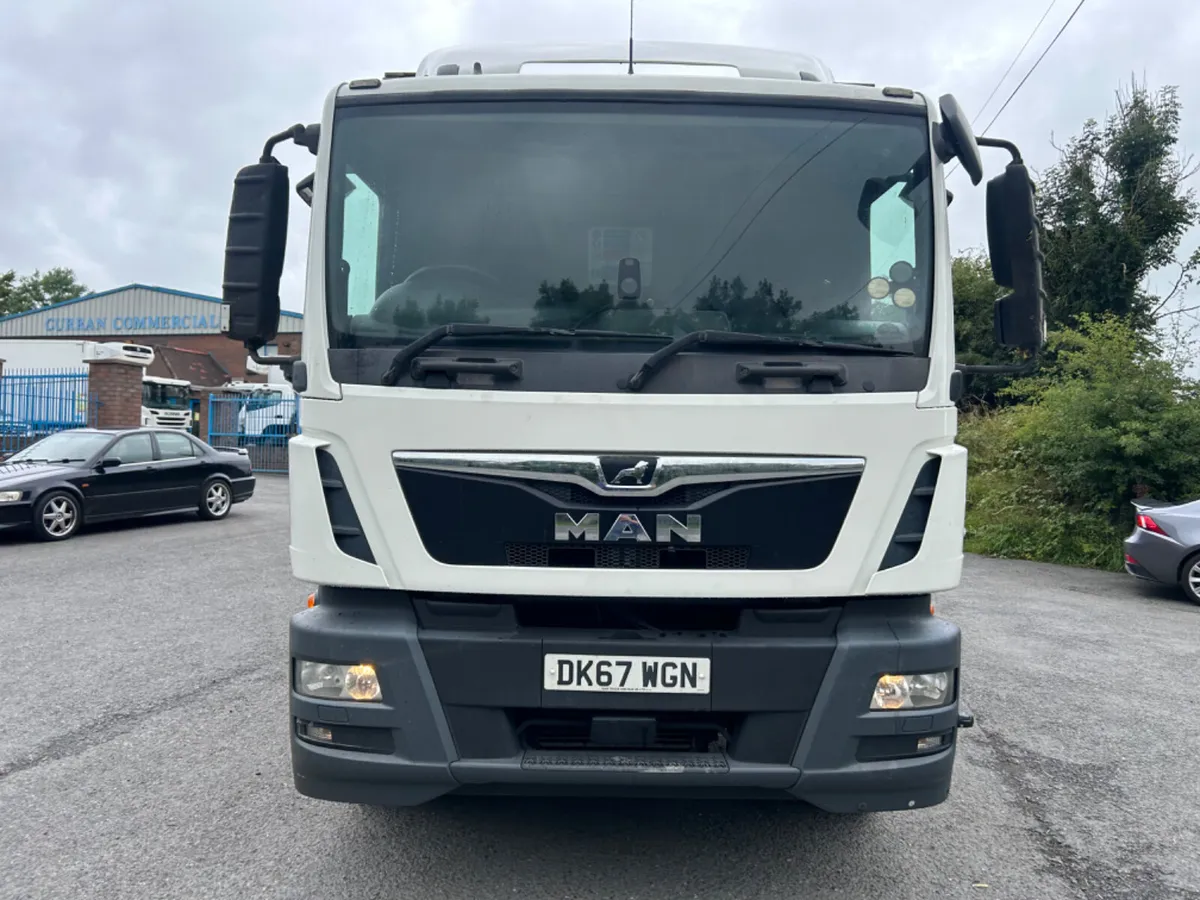 2018 man tgm18.250 18T Curtainsider tail lift - Image 2