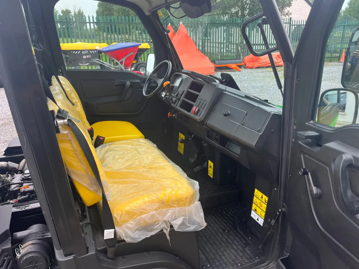 2023 John Deere XUV865M Gator - Image 4