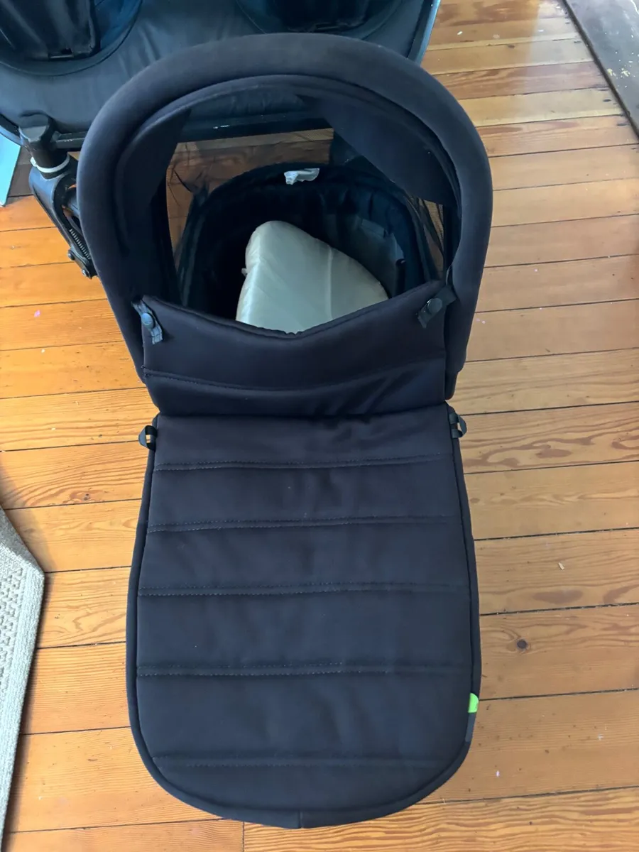 Baby Jogger City Mini bassinet with adapters - Image 1