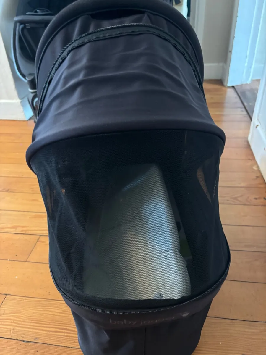 Baby Jogger City Mini bassinet with adapters - Image 2