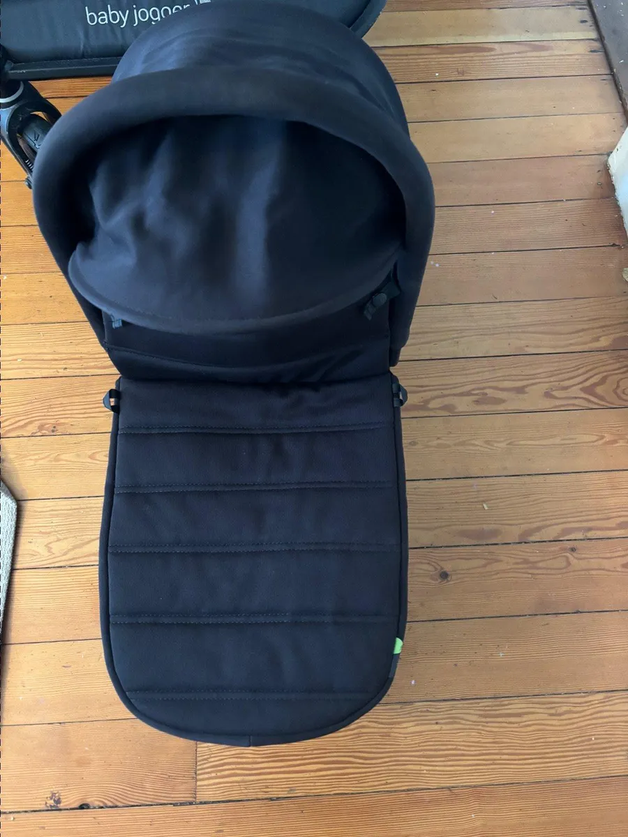 Baby Jogger City Mini bassinet with adapters - Image 4