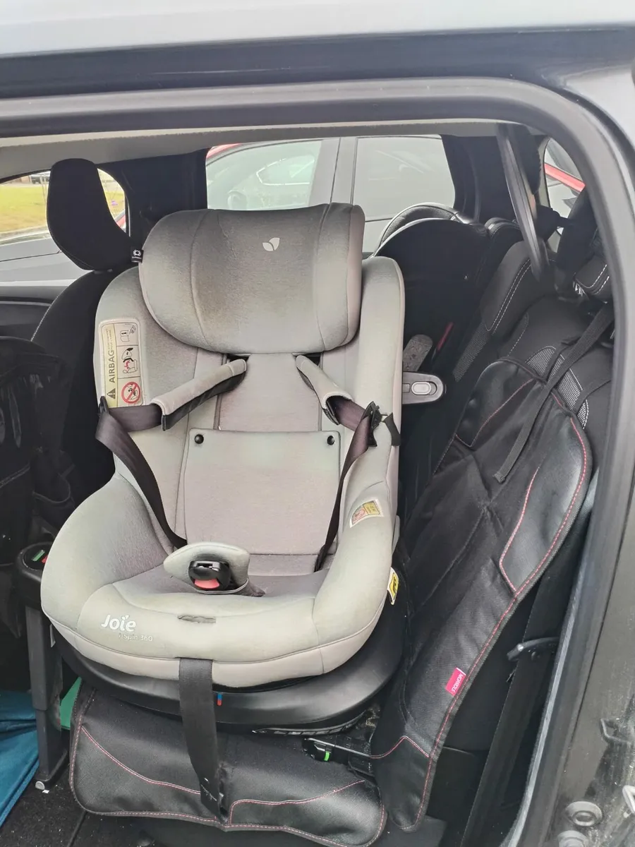 Joie isize 360 car seat - Image 1