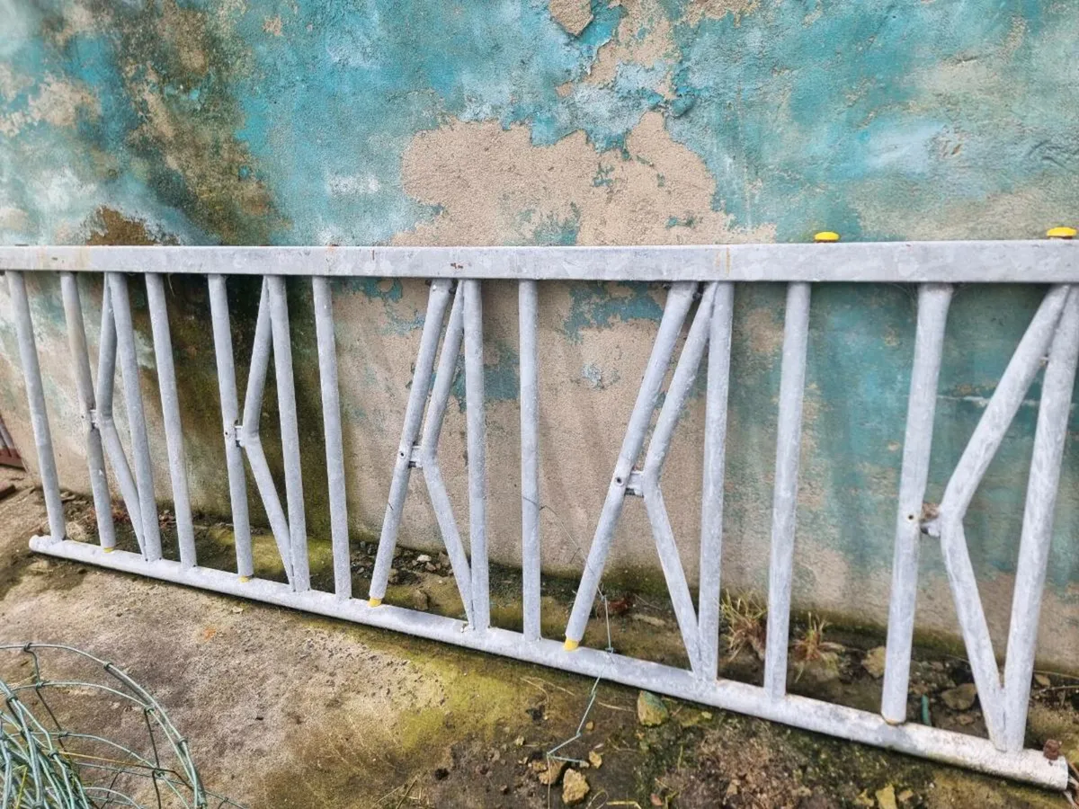 Feed barrier Self locking