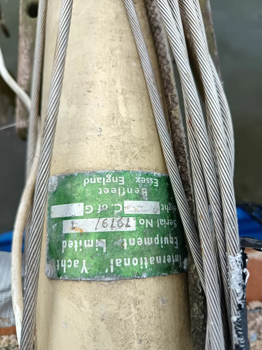 Sailing boat mast 7.5 m mast with boom and rigging - Image 1