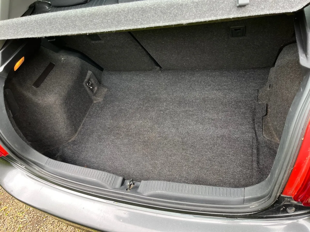 Toyota Auris 2009 - Image 4