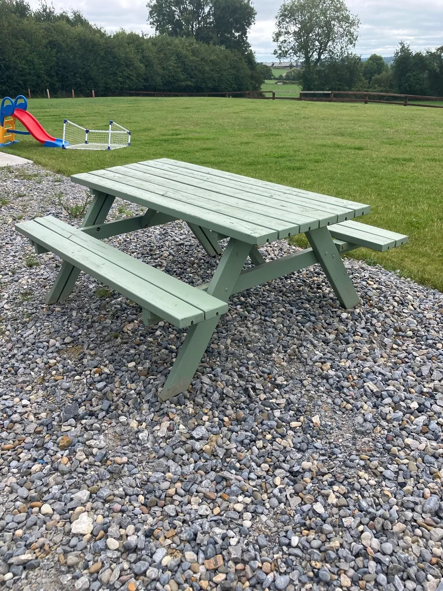 Picnic table - Image 1