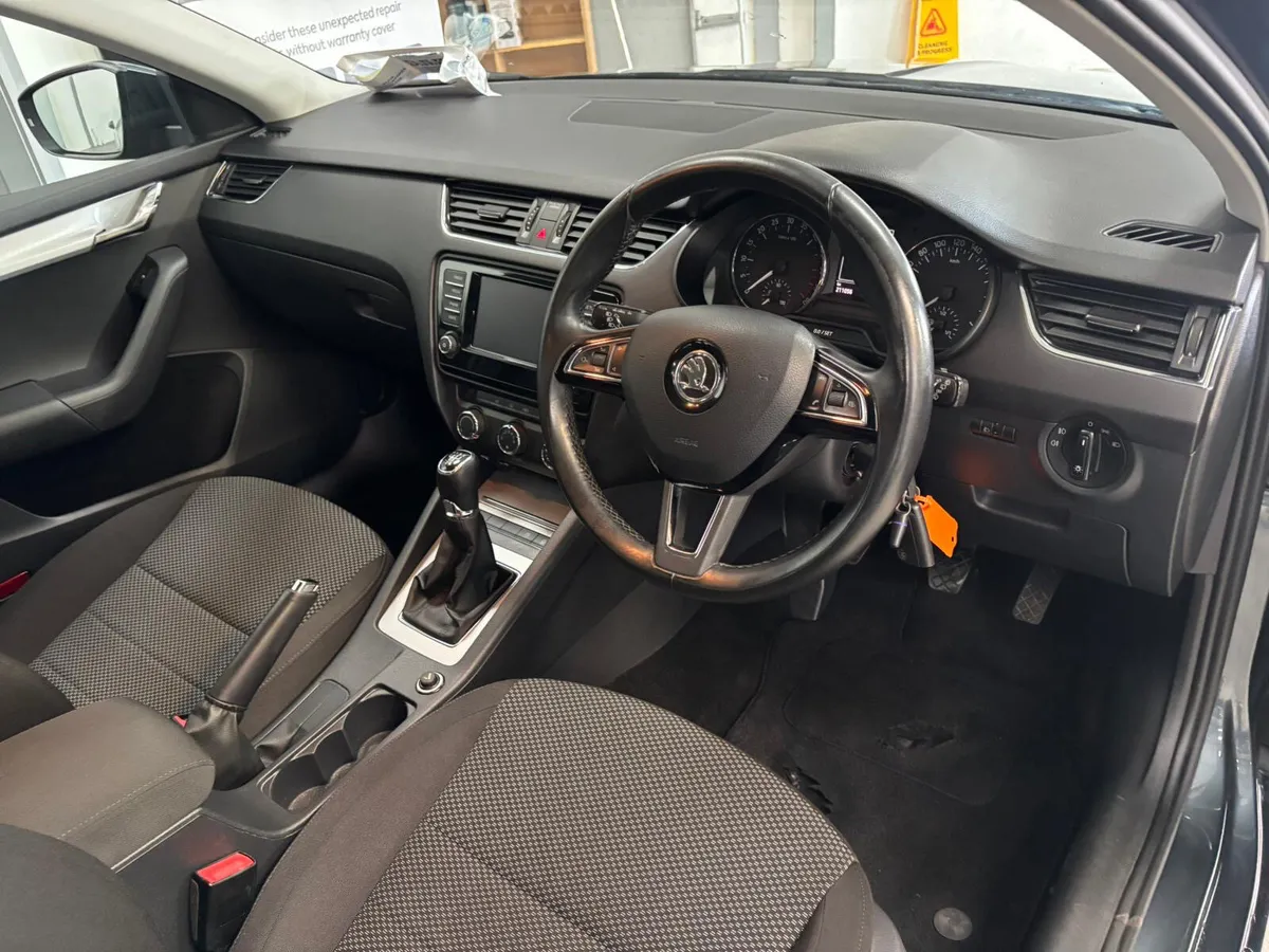 Skoda Octavia 2015. 1.6TDI AMBITION - Image 3