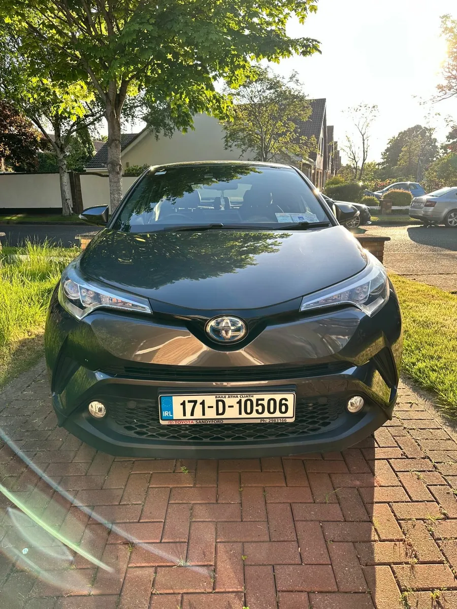 Toyota C-HR 2017 - Image 2