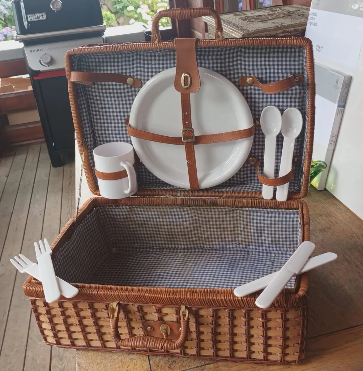 Picnic basket, D18 - Image 1