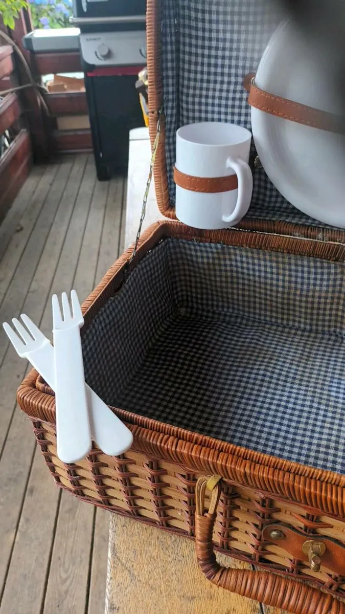 Picnic basket, D18 - Image 2
