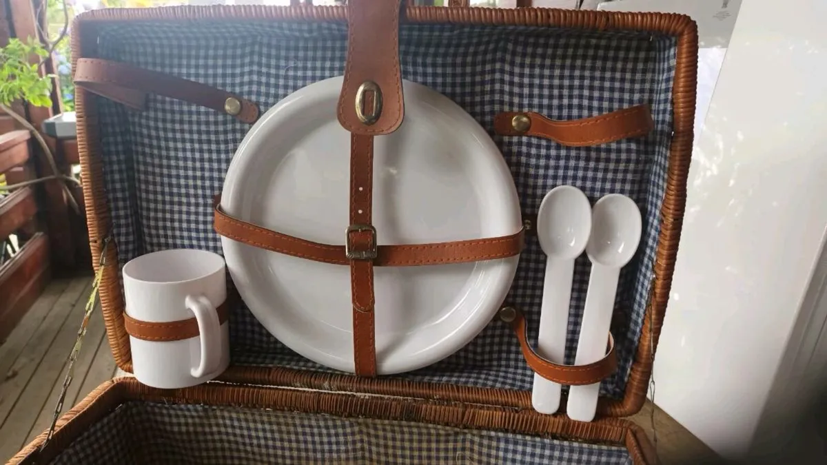 Picnic basket, D18 - Image 3