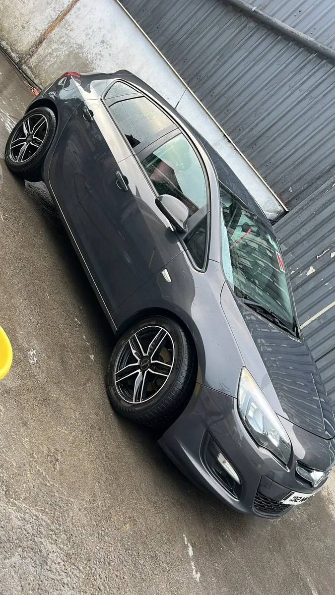 Vauxhall Astra - Image 1