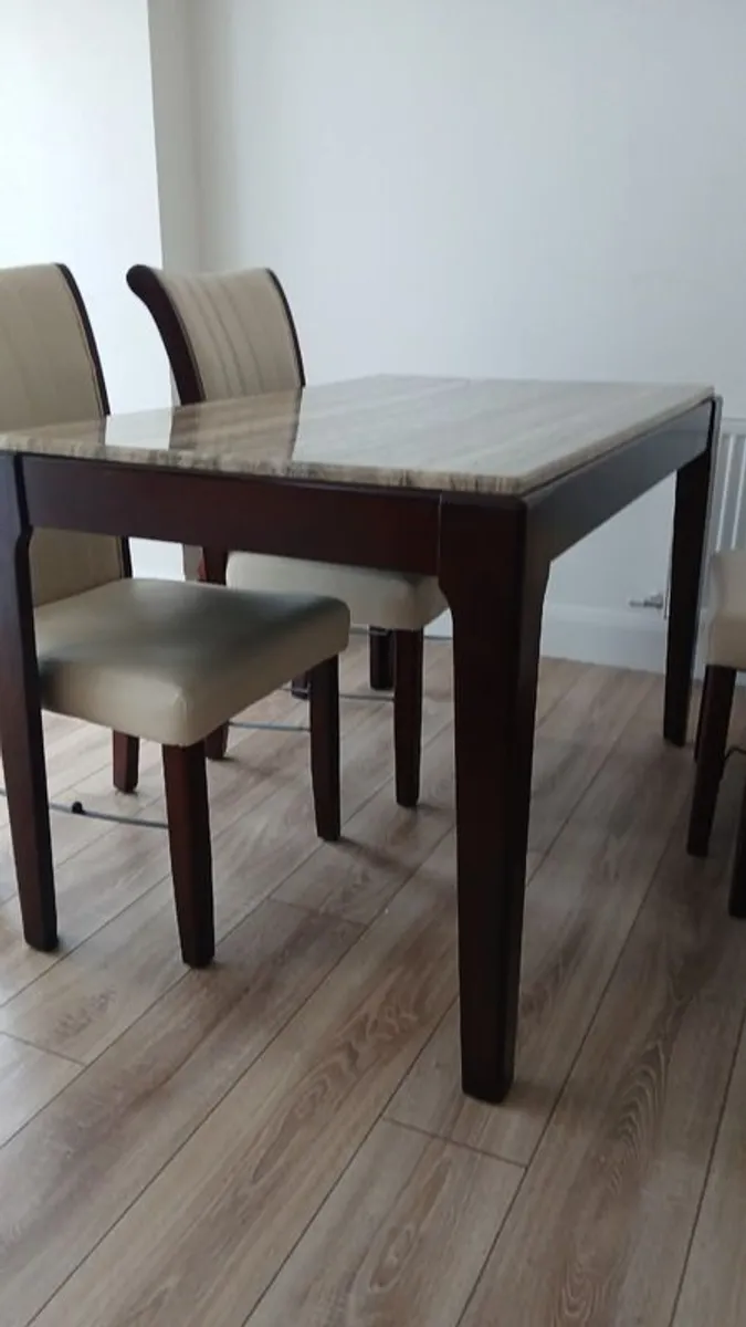 Table and chairs - Image 3