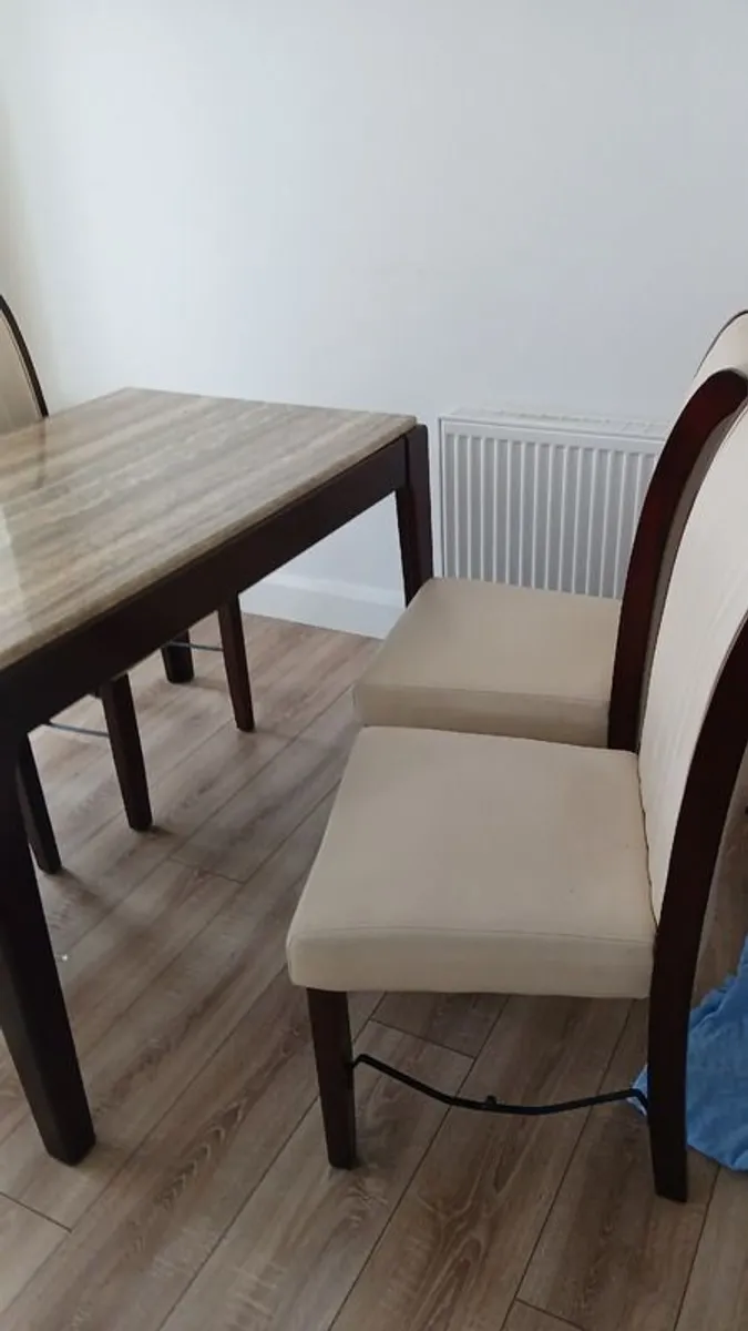 Table and chairs - Image 4