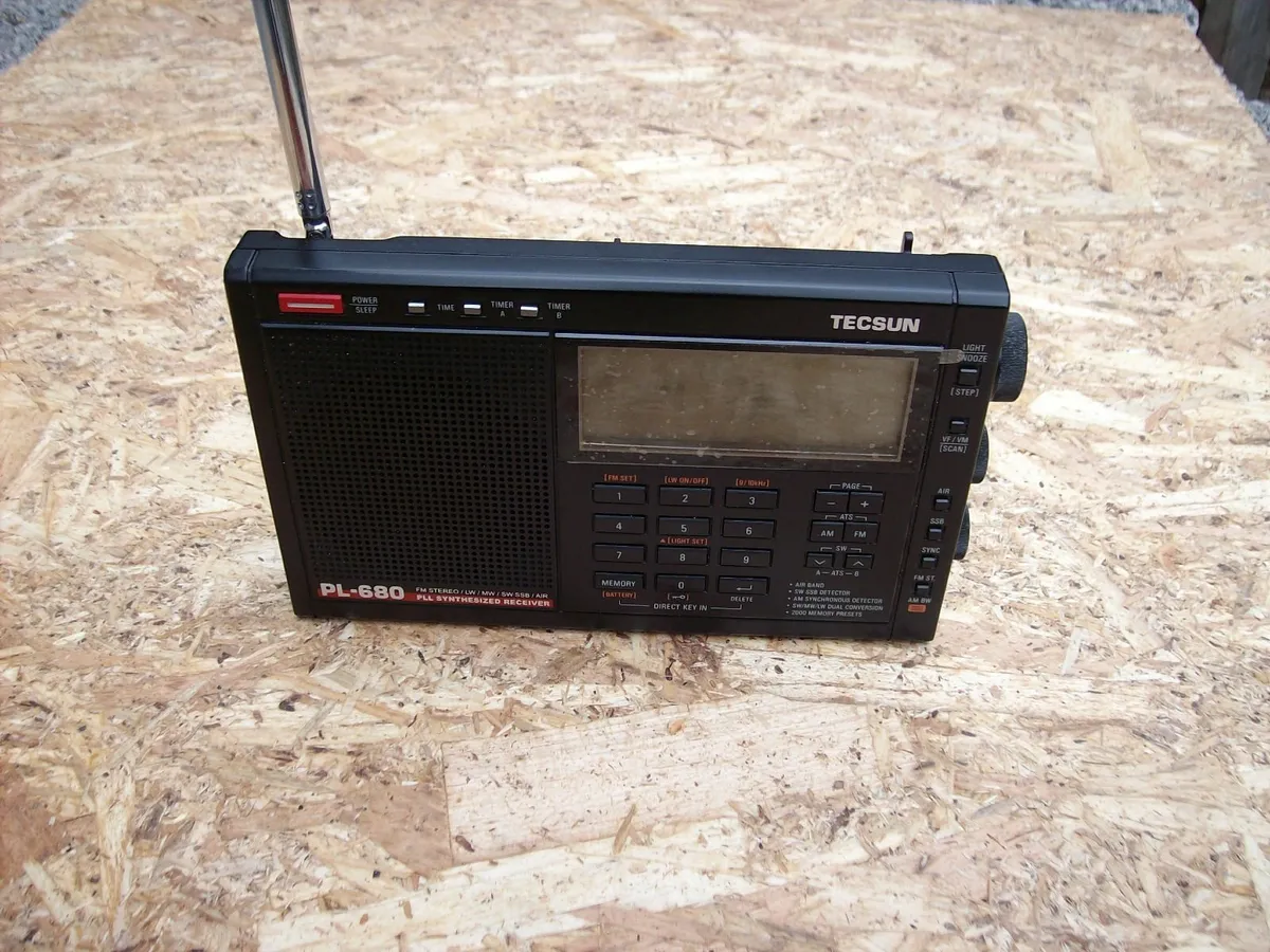 Tecsun Pl-680 Shortwave Radio (For Repair) - Image 3