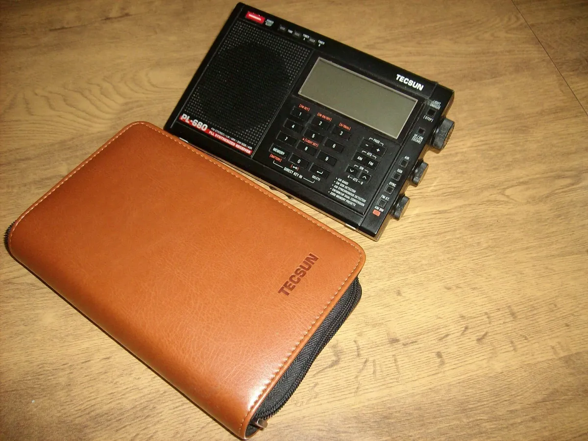 Tecsun Pl-680 Shortwave Radio (For Repair) - Image 4