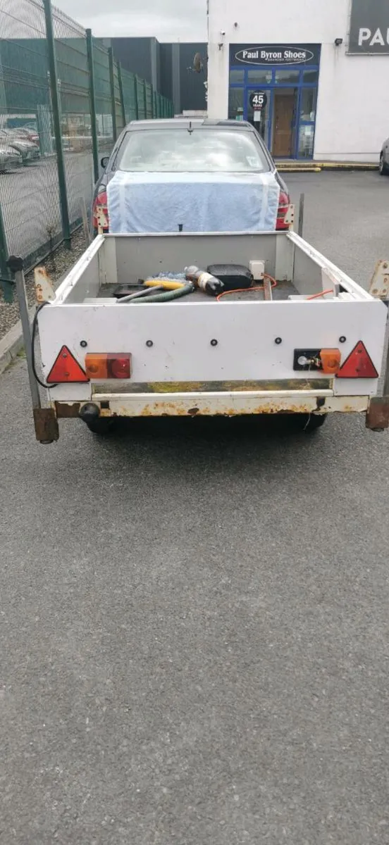 Trailer - Image 1