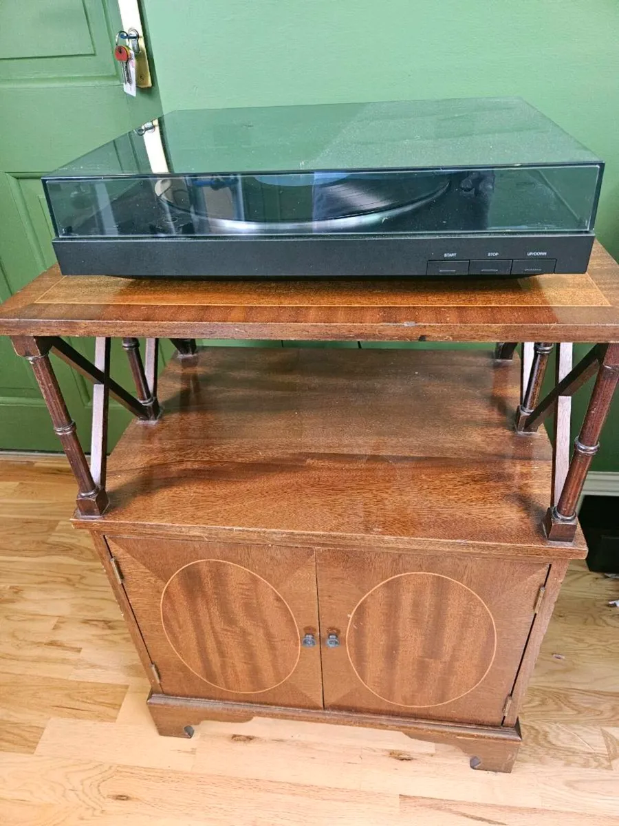 record cabinet - Image 1