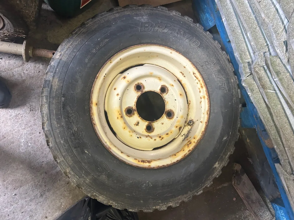 Series 2A wheels and tyres for sale - Image 2
