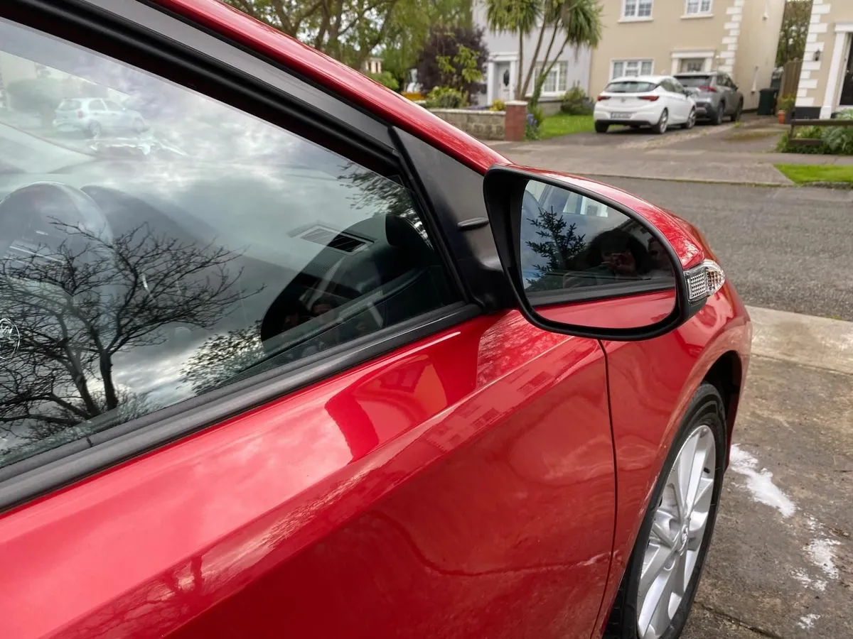 Toyota Auris 2014 - Image 3