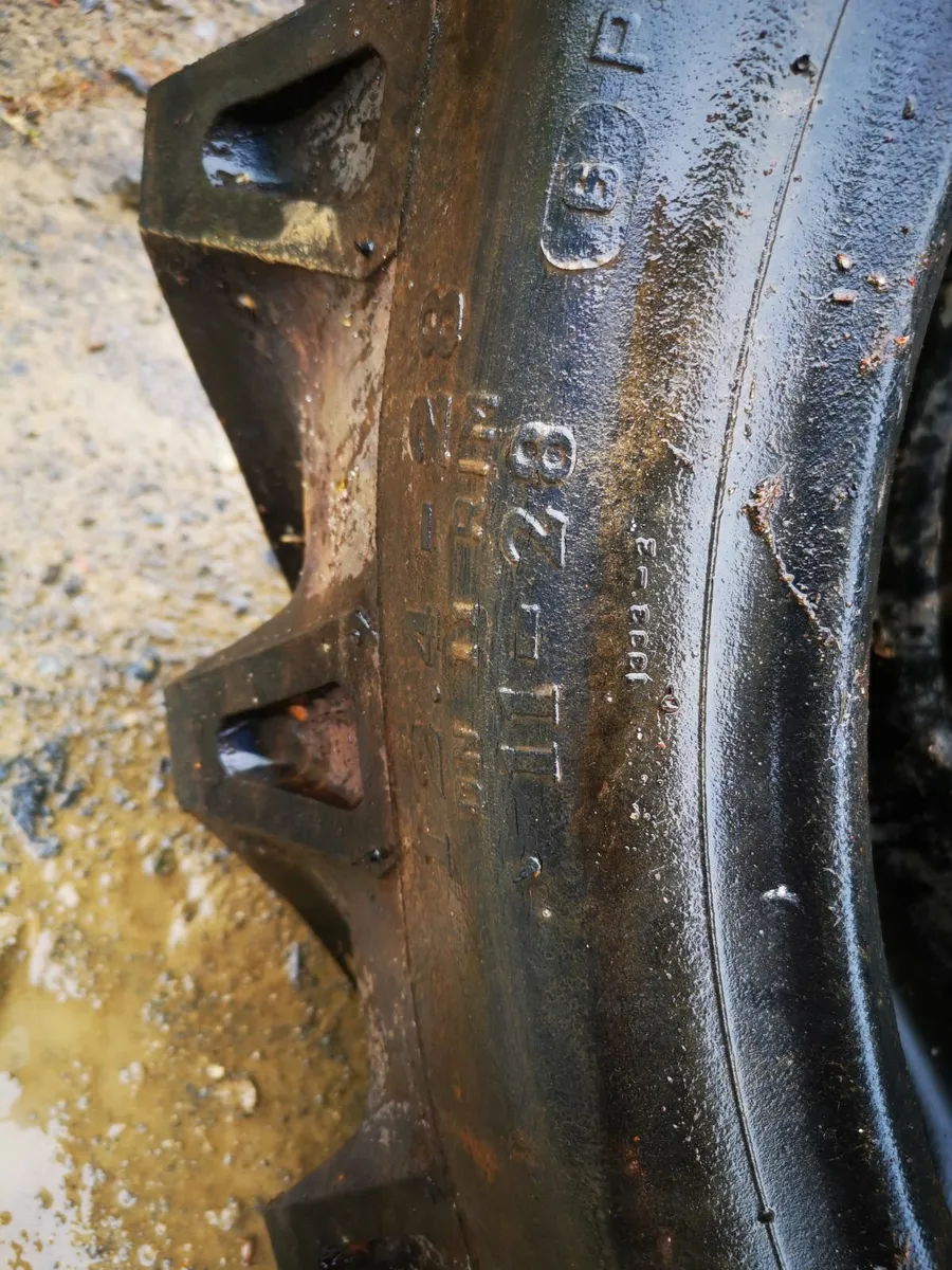 Vintage farm machinery - Image 2