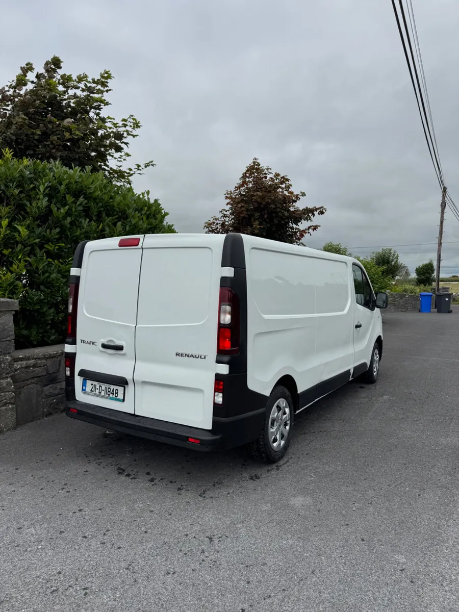 Renault Trafic 2021 - Image 2