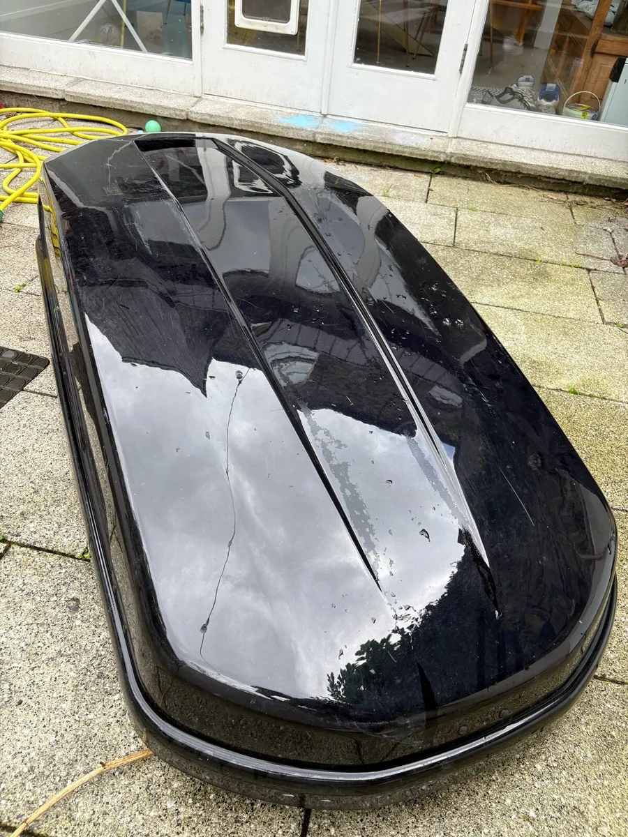 Roofbox and Roof bars - Image 1