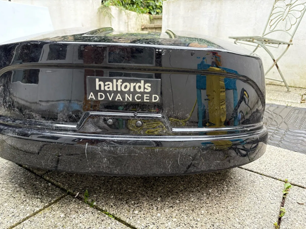 Roofbox and Roof bars - Image 2