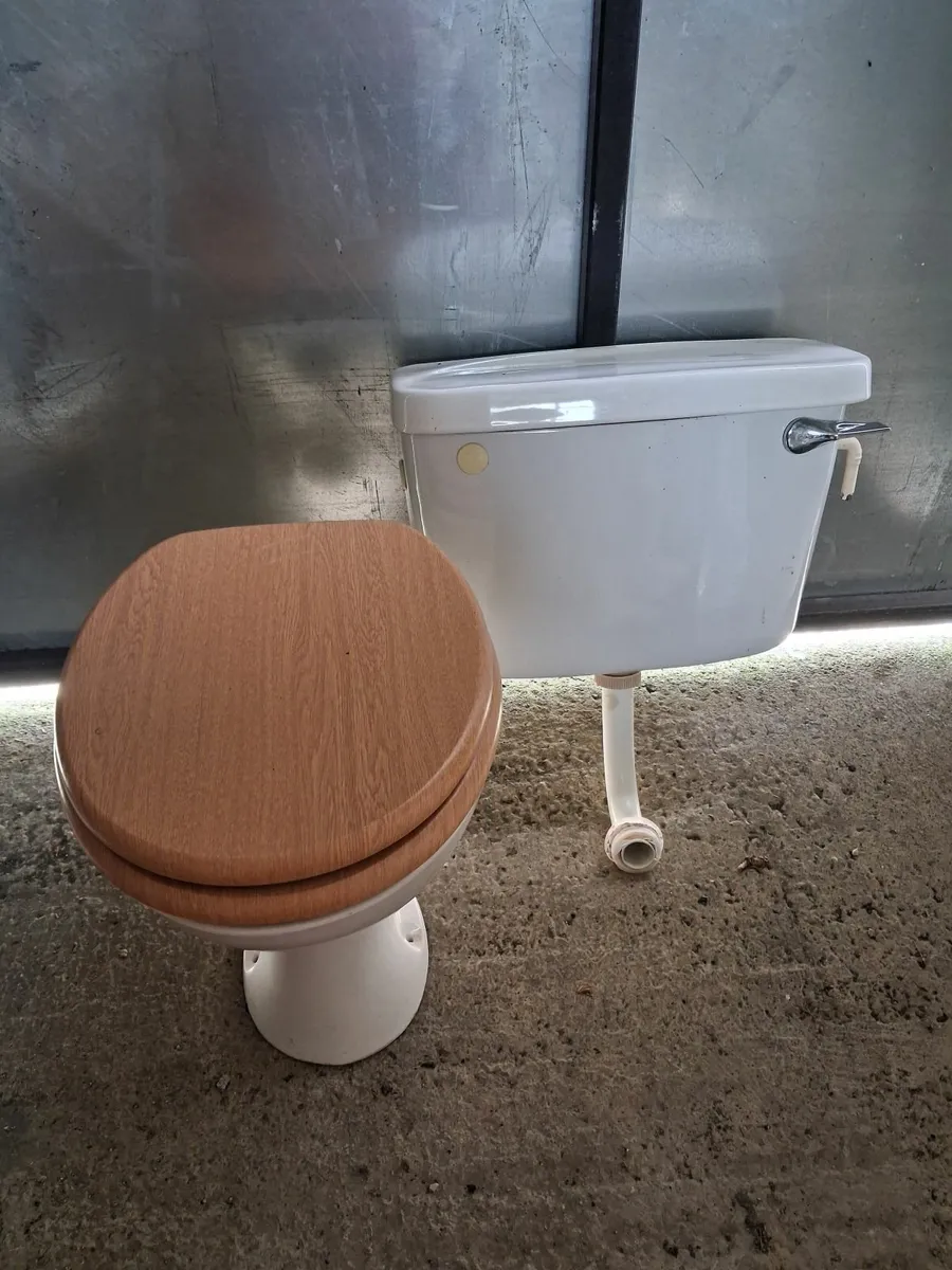 Toilet - Image 2