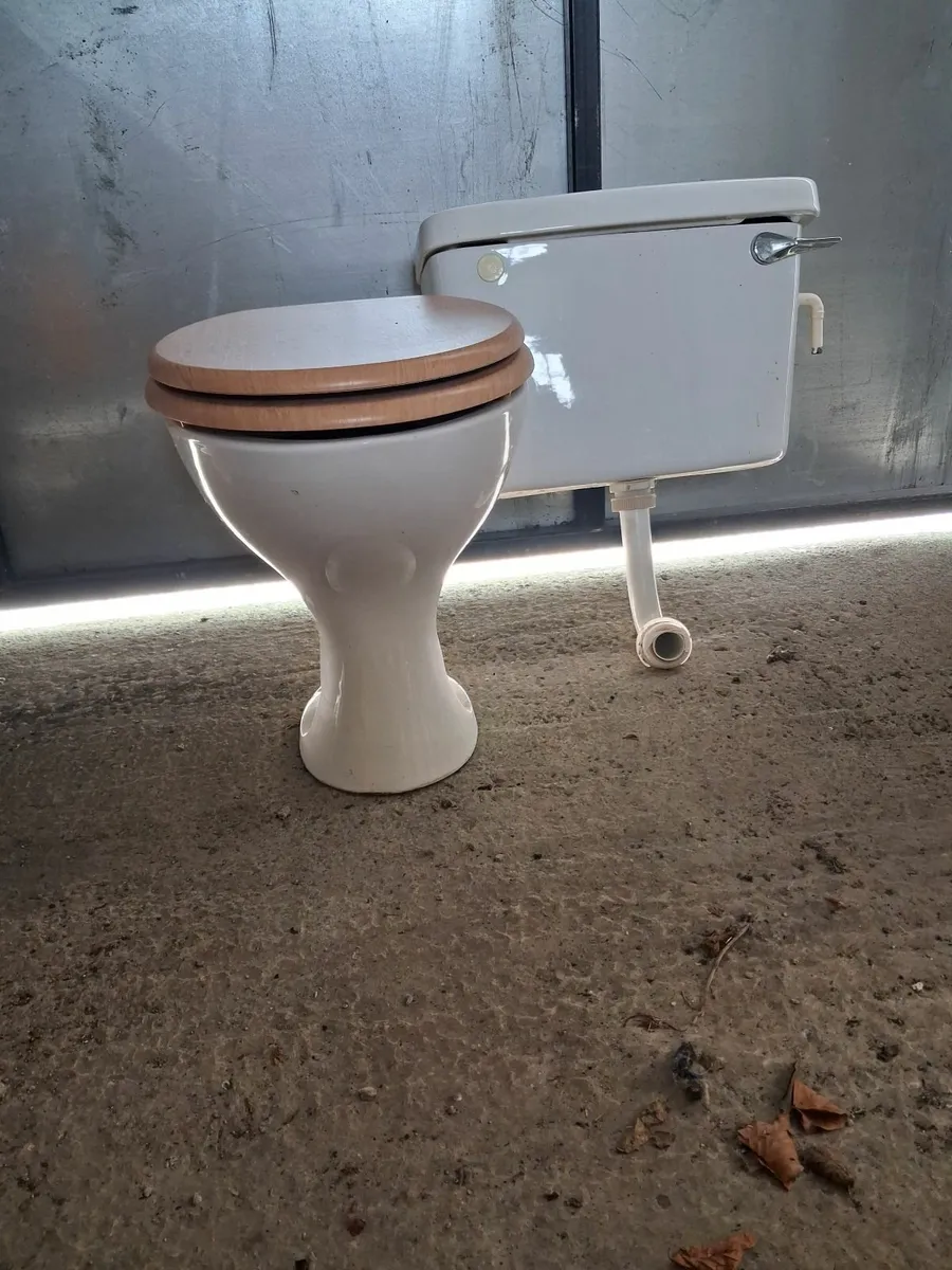 Toilet - Image 3