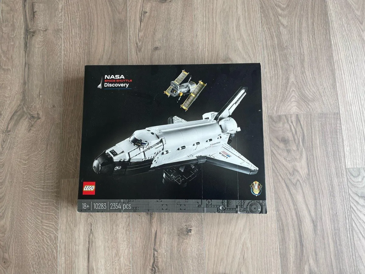 LEGO NASA Space Shuttle Discovery Set - Image 1