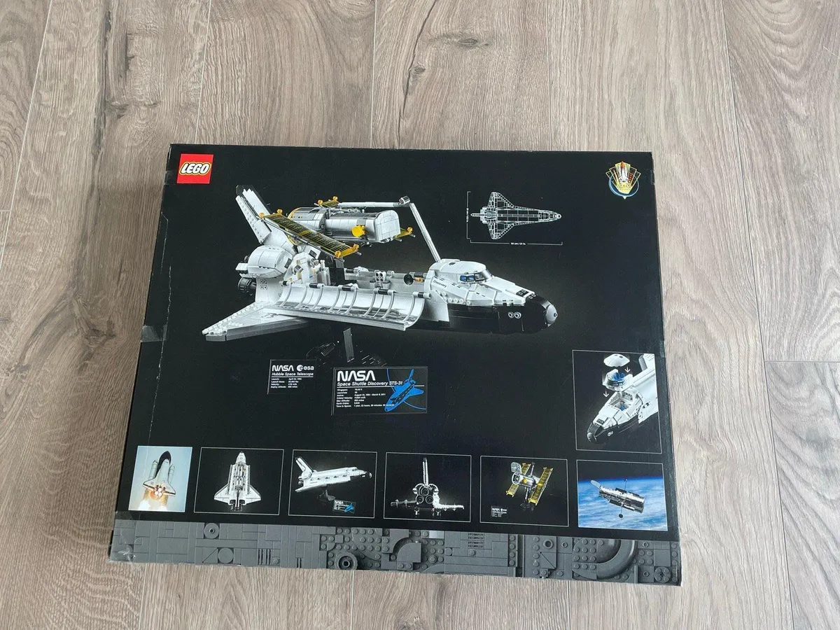 LEGO NASA Space Shuttle Discovery Set - Image 2