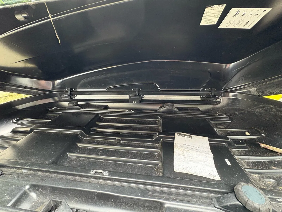 Roof box 470ltr Halfords Advanced roofbox - Image 3