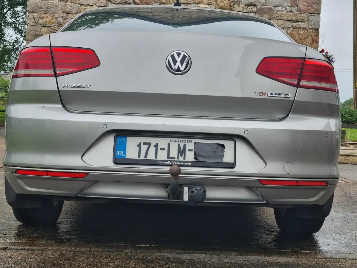 Volkswagen Passat 2017 - Image 2