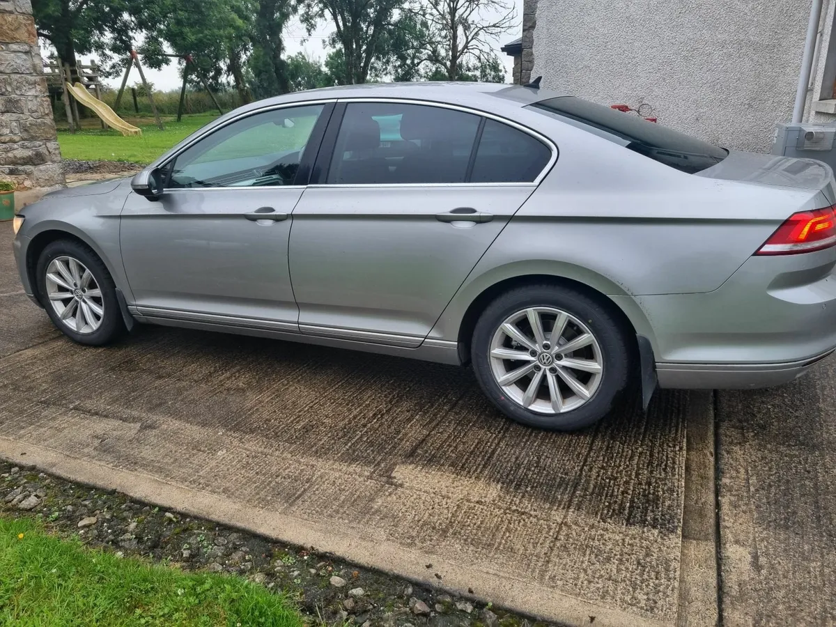 Volkswagen Passat 2017 - Image 3