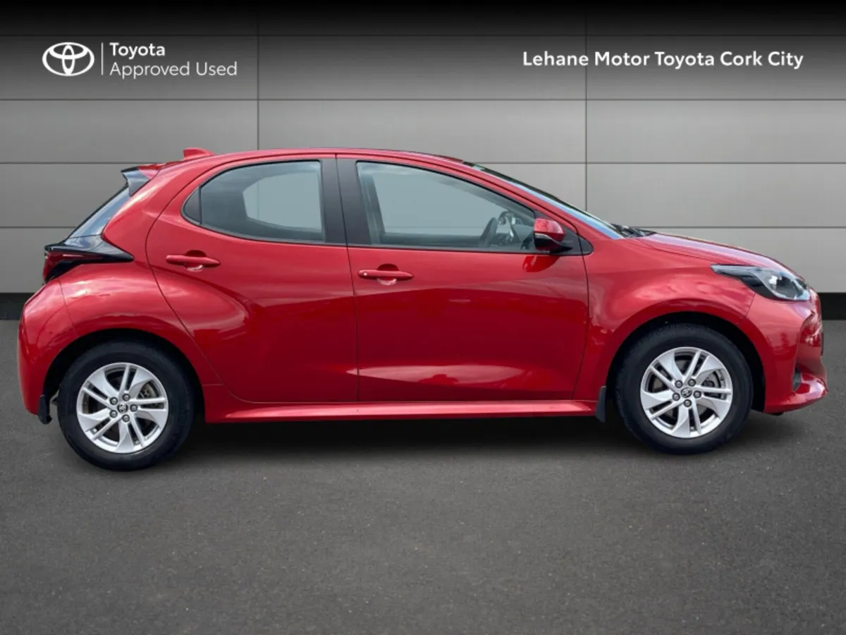 Toyota Yaris 1.5 HYBRID LUNA 4DR - Image 3
