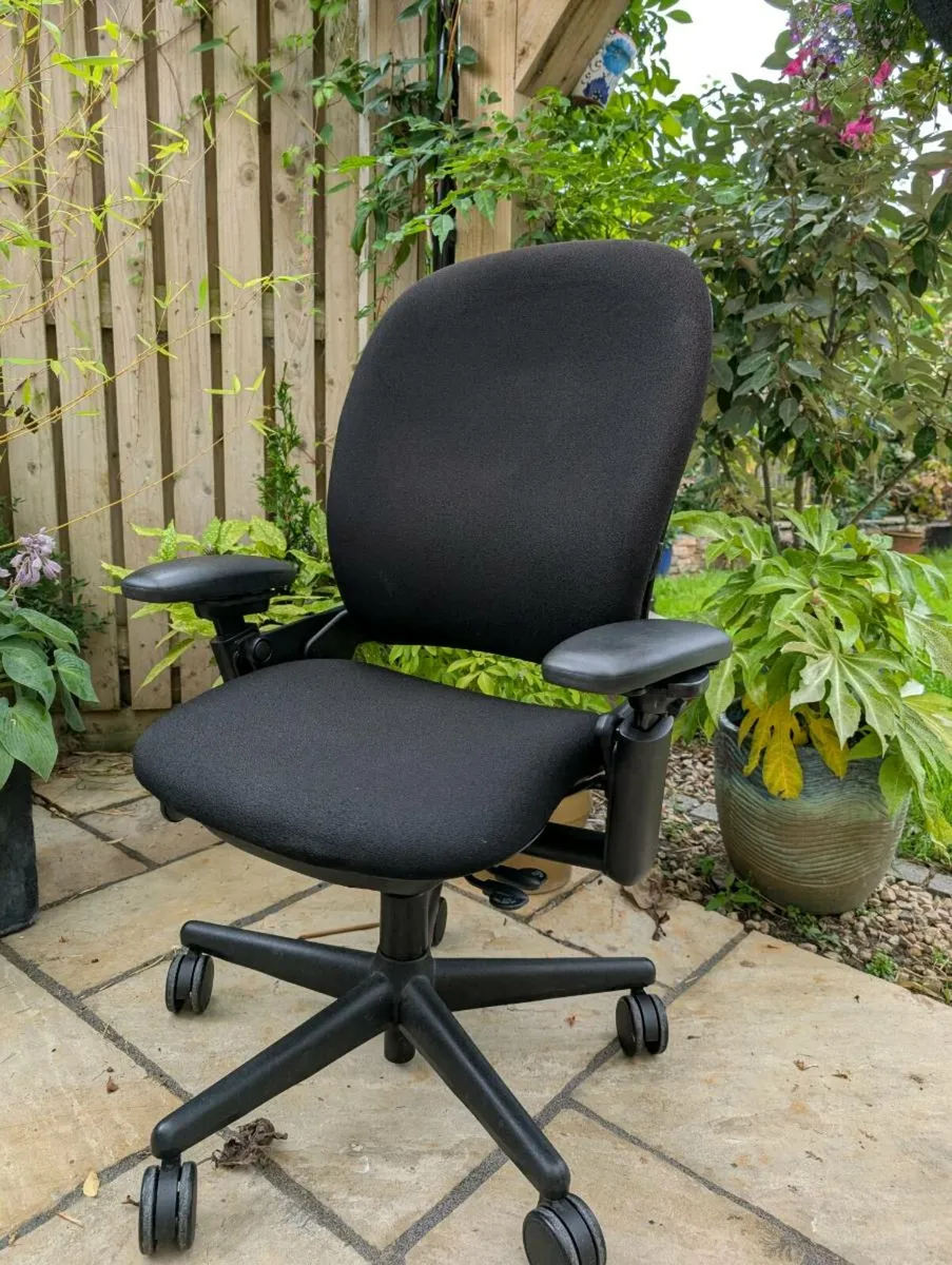 Ergonomic office chair - Image 3