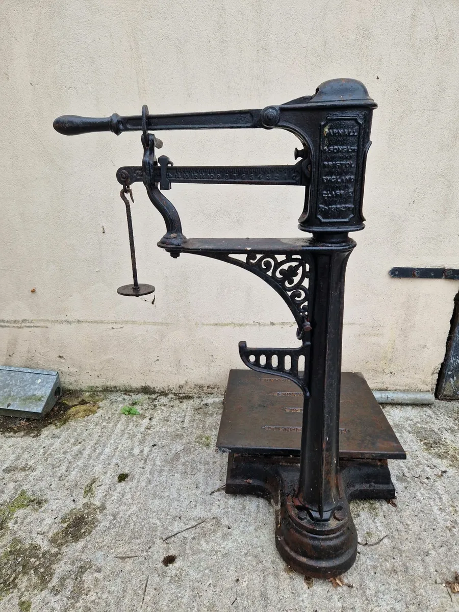 antique weighing scales - Image 4