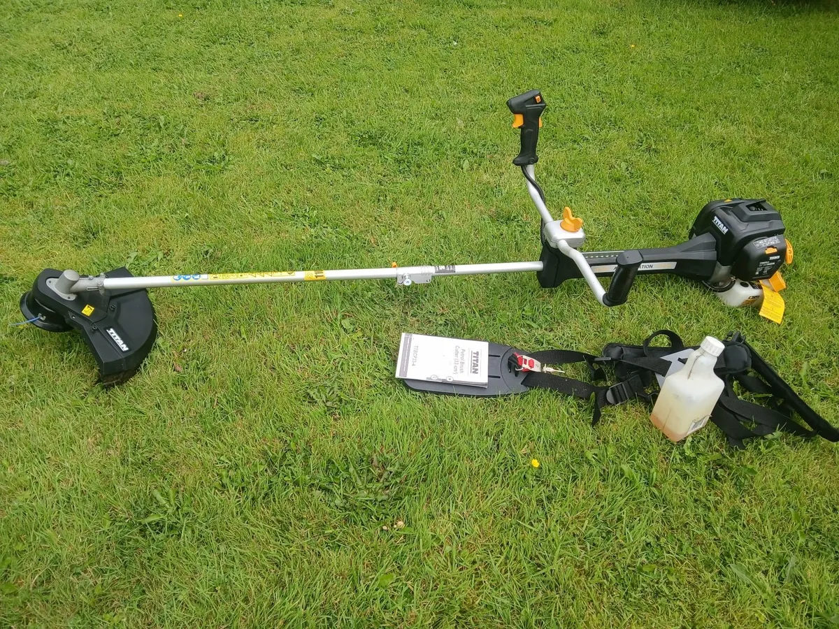 Titan Petrol Brush Cutter - Image 2