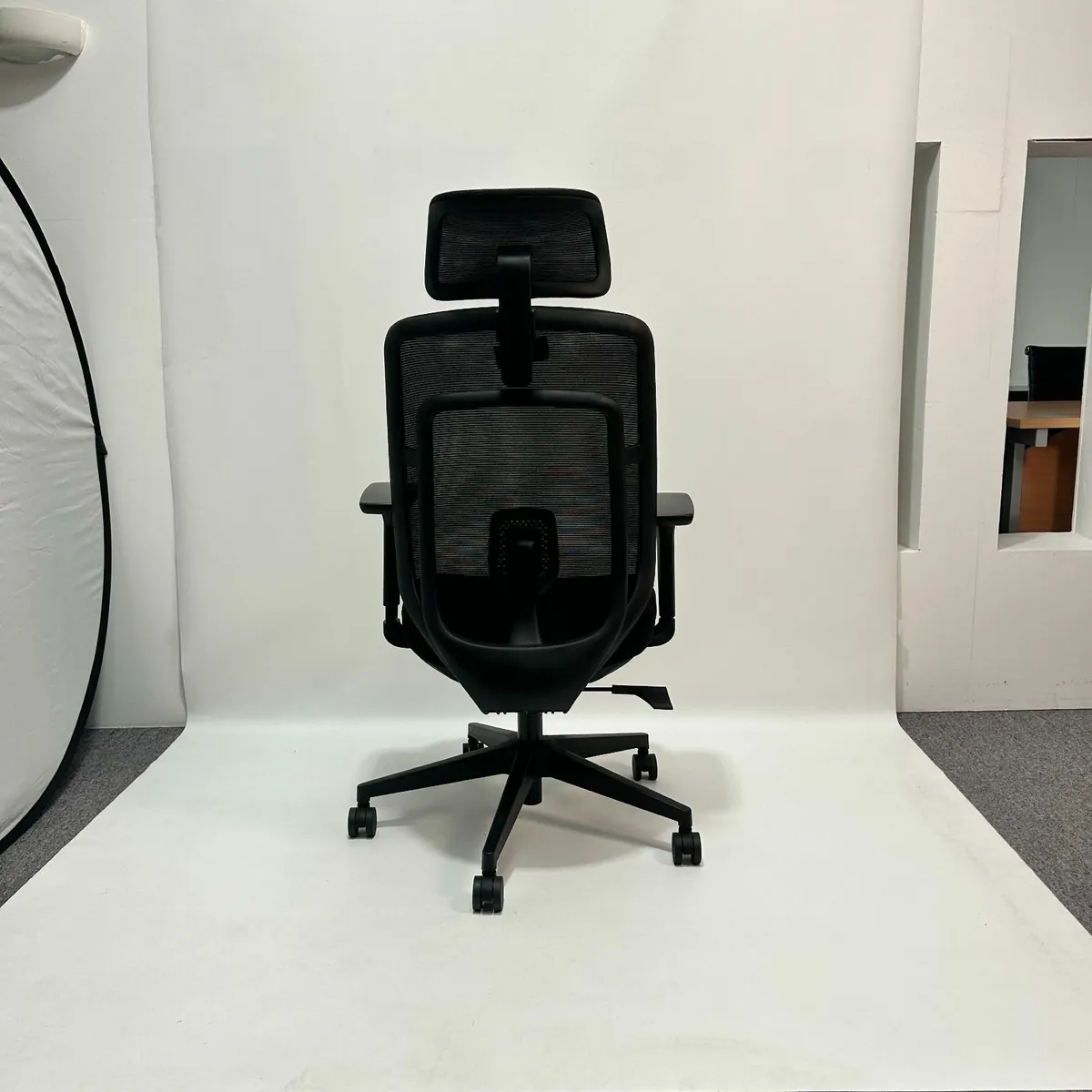 Luan Delta Swivel Chair - Image 4