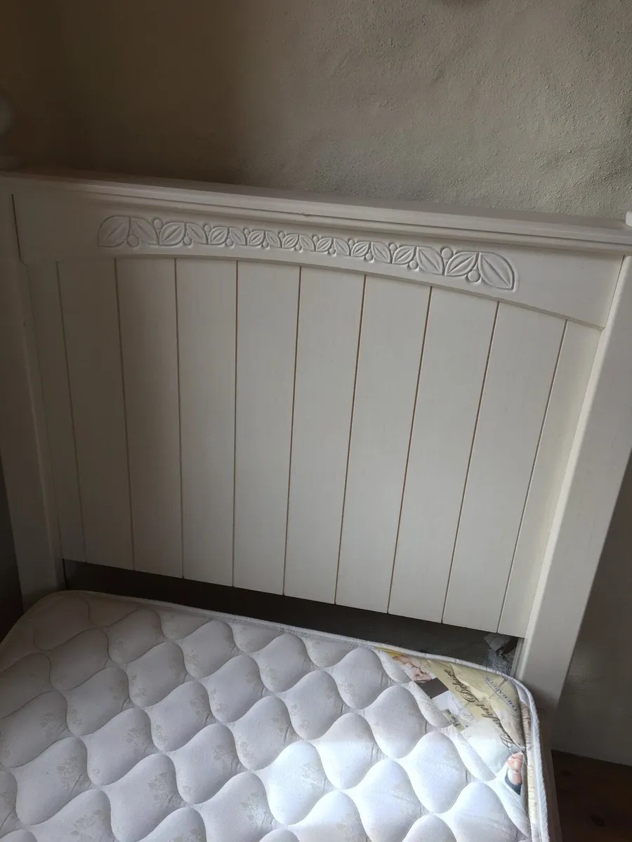 Single bed - Image 1