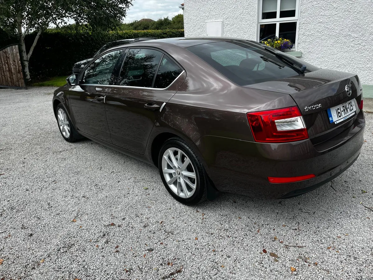 Skoda Octavia 1.6TDI Style Model - Image 4