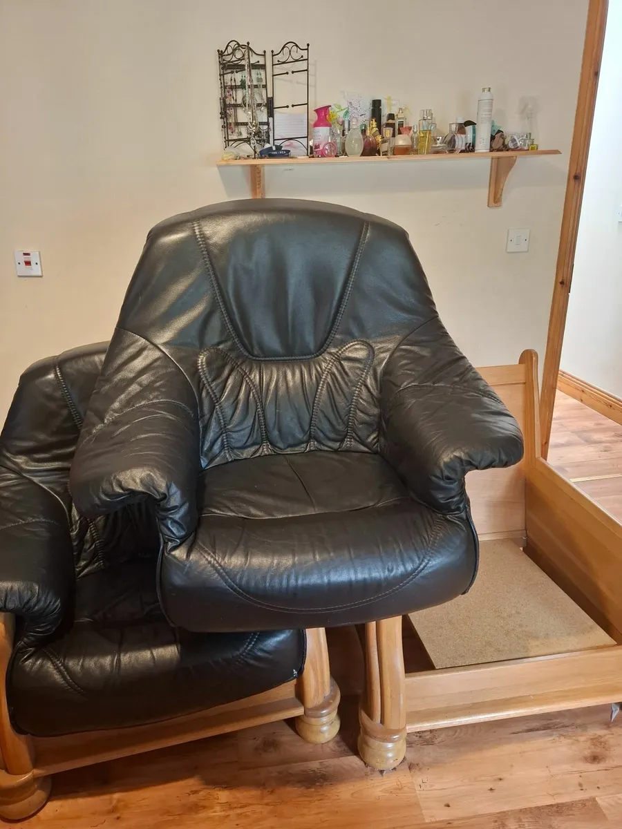 2 leather single seater sofas €60 EACH - Image 2