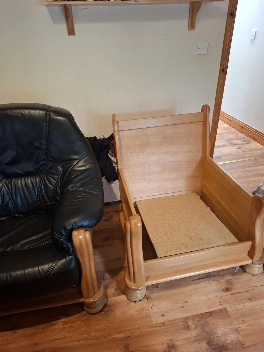 2 leather single seater sofas €60 EACH - Image 3