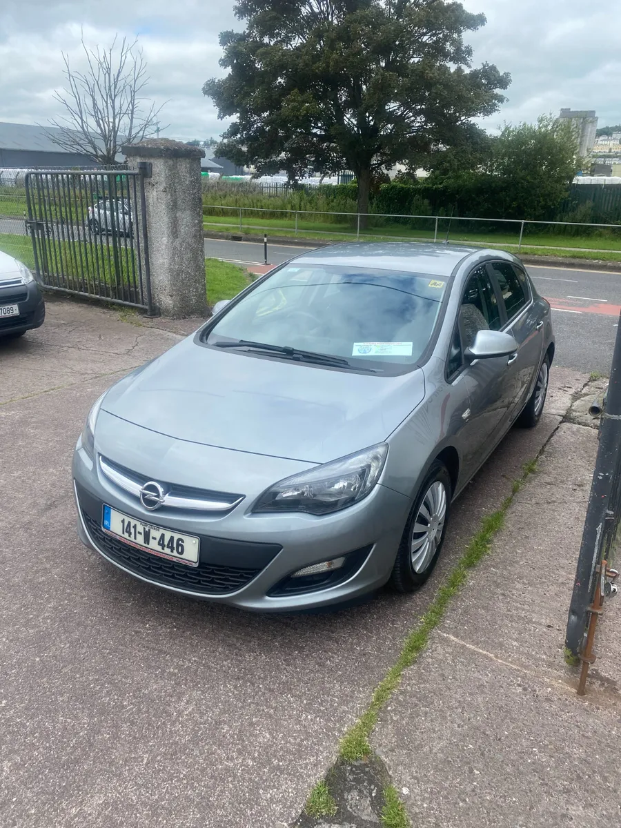 Opel Astra 2014 - Image 2